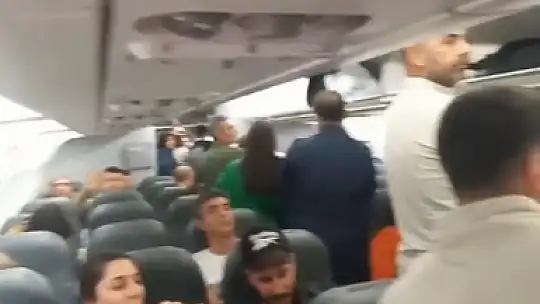 Türk Hava Yollarının uçağında saatlerce beklediler