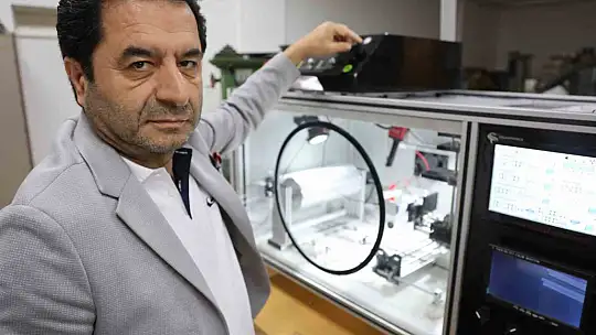 Türk profesör, fiziğin meşhur Coulomb Kanunu'nu cihaza dönüştürdü