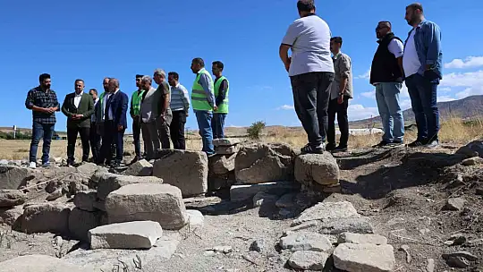 Türkiye'de bir ilk: Tek parça halinde 84 metrekarelik mozaik gün yüzüne çıkarıldı