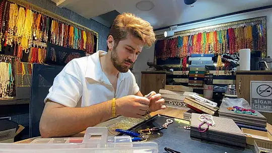 Türkiye'de sadece Elazığ'da çıkarılan vişne mermerinden yapılan tespihler 85 bin liradan alıcı buluyor