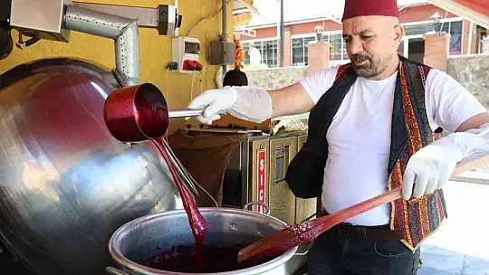 Türkiye'de sadece Elazığ'da üretiliyor: Vişneli badem şekerine ilgi büyük