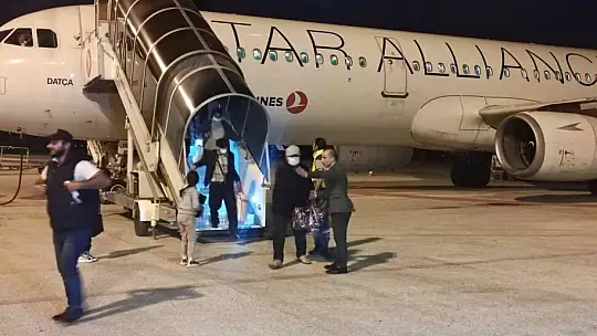 Ukrayna'dan tahliye edilen 180 Ahıska Türk'ü Elazığ'a getirildi