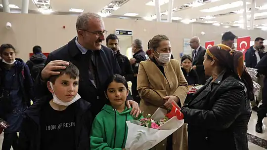 Ukrayna'dan tahliye edilen 180 Ahıska Türk'ü Elazığ'a getirildi