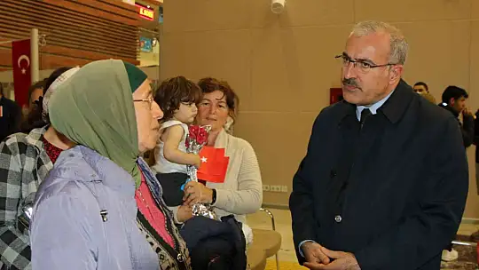 Ukrayna'dan tahliye edilen 180 Ahıska Türk'ü Elazığ'a getirildi