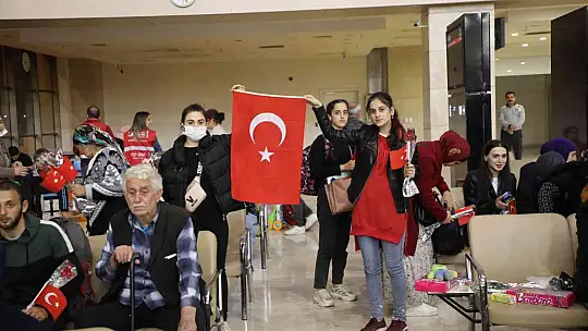 Ukrayna'dan tahliye edilen 180 Ahıska Türk'ü Elazığ'a getirildi