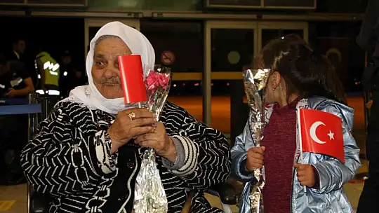 Ukrayna'dan tahliye edilen 180 Ahıska Türk'ü Elazığ'a getirildi