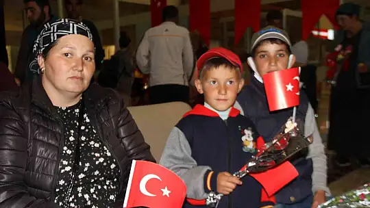 Ukrayna'dan tahliye edilen Ahıska Türklerinin ikinci kafilesi de Elazığ'a geldi