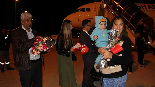 Ukrayna'dan tahliye edilen Ahıska Türklerinin ikinci kafilesi de Elazığ'a geldi