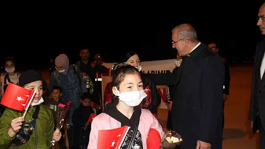 Ukrayna'dan tahliye edilen Ahıska Türklerinin ikinci kafilesi de Elazığ'a geldi