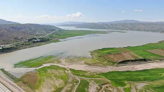 Umutlandıran görüntü, artık o tabeladan su görünüyor