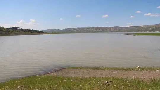Umutlandıran görüntü, artık o tabeladan su görünüyor