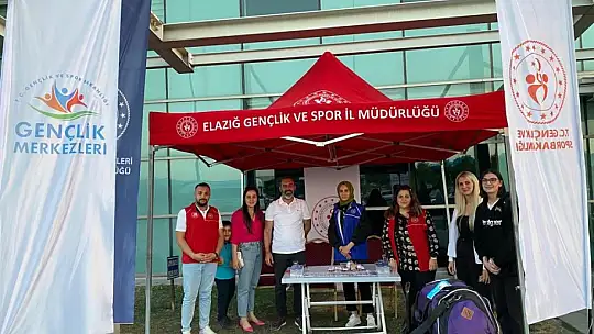 Üniversite öğrencileri, otogar ve havalimanında karşılandı