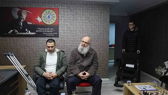 Üniversite öğrencileri ve öğretmenlerinden örnek davranış
