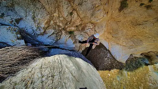 Uydudan haritaları incelerken 3 milyon yıllık kanyon keşfettiler