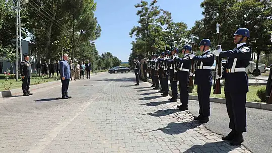 Vali Hatipoğlu'ndan İHA Komutanlığına ziyaret