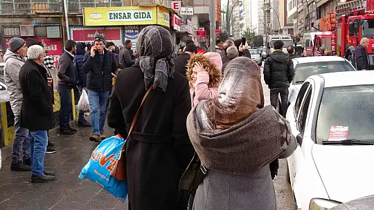 Vatandaşlar, intihar girişimini film gibi izleyip canlı yayın açtı