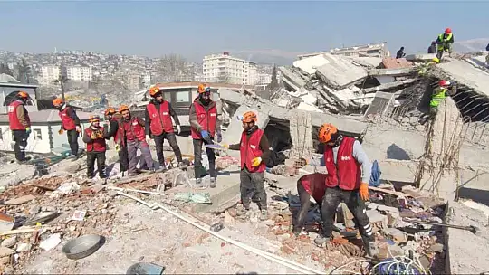 Yabancı uyruklu öğrenciler depremzedeler için seferber oldu