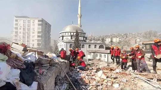 Yabancı uyruklu öğrenciler depremzedeler için seferber oldu