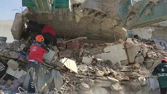 Yabancı uyruklu öğrenciler depremzedeler için seferber oldu