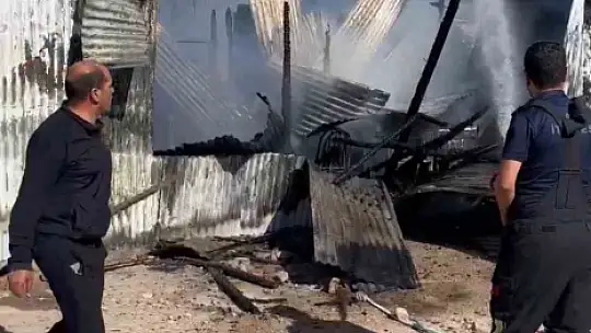 Yangında sac ev kül oldu