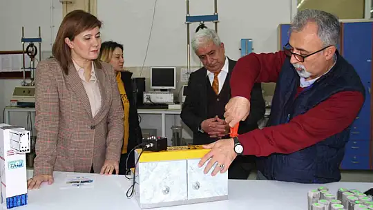 Yaşadıkları depremlerin ardından vatandaşları uyaran cihaz geliştirdiler
