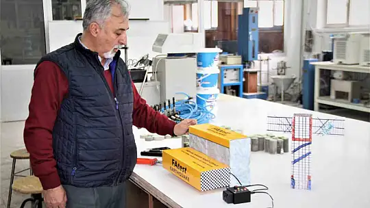 Yaşadıkları depremlerin ardından vatandaşları uyaran cihaz geliştirdiler