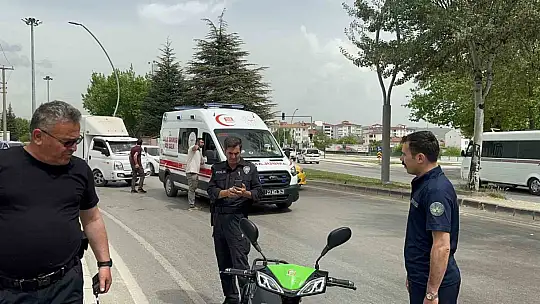 Yeni aldığı motosikletiyle çıktığı trafikte kaza yaptı, yaralandı