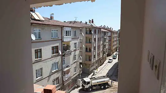 Yıkım çalışmasında ortaya çıktı, 35 yıldır iki bina tek duvarı kullanmış