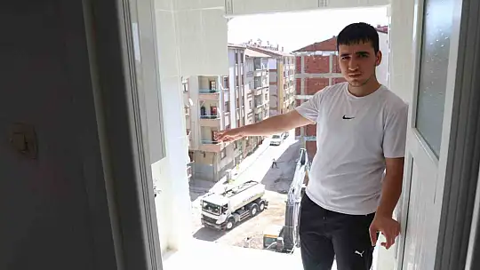 Yıkım çalışmasında ortaya çıktı, 35 yıldır iki bina tek duvarı kullanmış