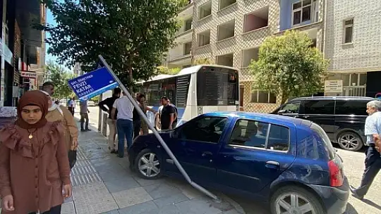 Yolcu otobüsü ile otomobil çarpıştı: 1 yaralı