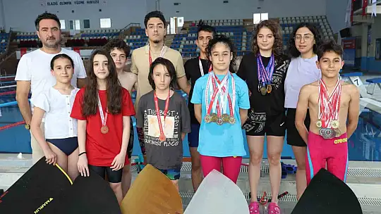 Yüzmede 130'u aşkın madalya aldılar, hedefleri dünya kupası