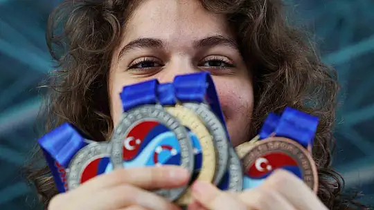 Yüzmede 130'u aşkın madalya aldılar, hedefleri dünya kupası