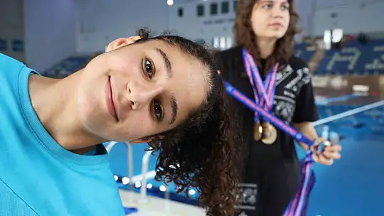 Yüzmede 130'u aşkın madalya aldılar, hedefleri dünya kupası