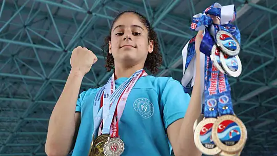 Yüzmede 130'u aşkın madalya aldılar, hedefleri dünya kupası