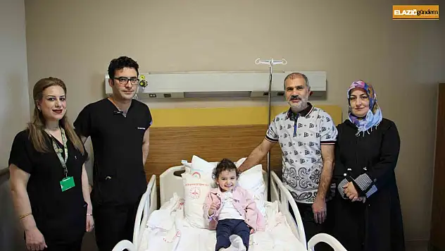 24 aylık bebekten 1.5 santimlik taş alındı: Süper mini PNL ile büyük başarı
