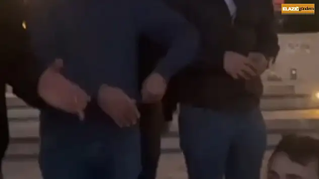 Elazığsporlu taraftarlar Kız Kulesine karşı 'Kar mı Yağmış Şu Harput'un Başına' türküsünü söyledi