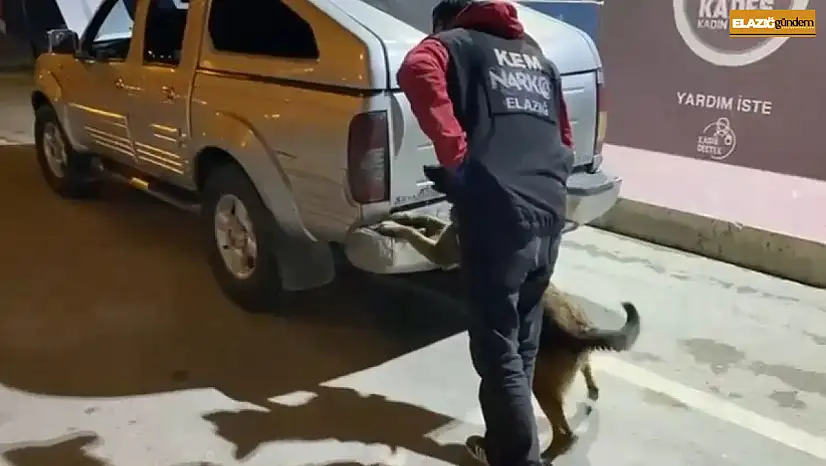 Elazığ'da aracın bagaj kapağına zulalanmış 5 kilo uyuşturucu ele geçirildi