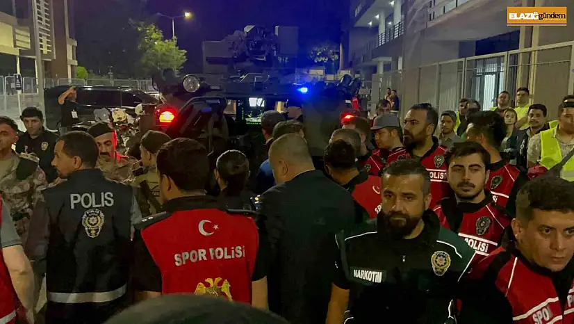 Elazığ'da hakem ve futbolcular zırhlı araçlarla staddan ayrıldı