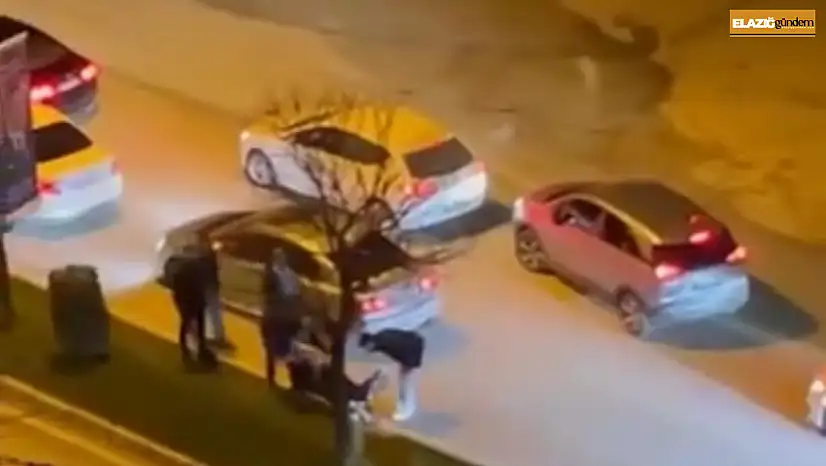Yol verme tartışmasında trafikte araçlarını durdurup kavga ettiler