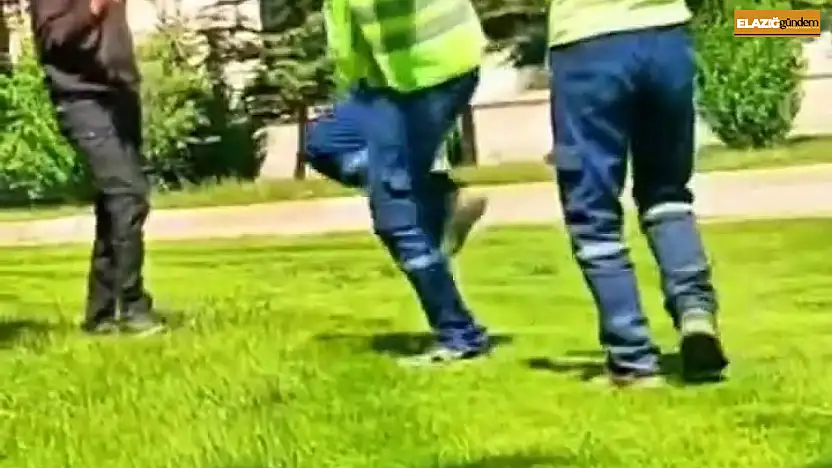 Davulun sesini duyan temizlik görevlileri, oynamaya başladı