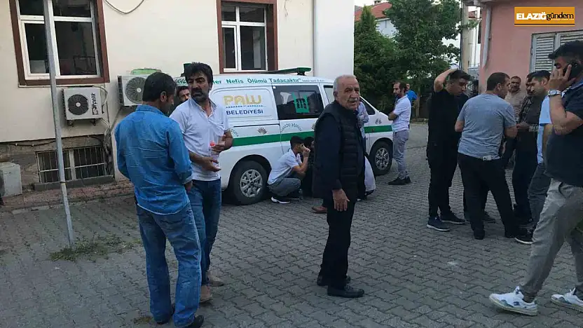 Elazığ'da 15 yaşındaki çocuk babasını öldürdü, annesini ağır yaraladı
