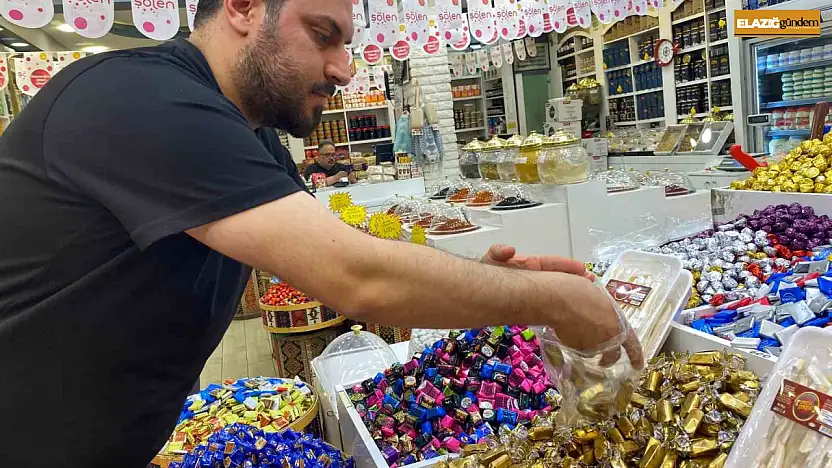 Elazığ'da bayram öncesi şekerler tezgahlardaki yerini aldı