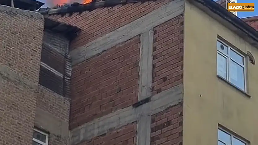 Elazığ'da çatı yangını, paniğe neden oldu