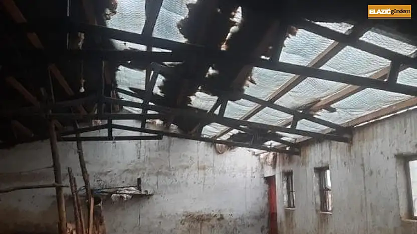 Elazığ'da etkili olan fırtına ahırın çatısını uçurdu