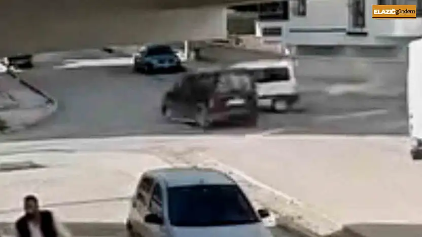 Elazığ'da hafif ticari araçlar çarpıştı