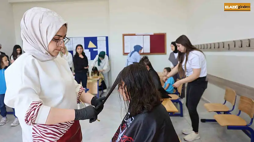 Elazığ'da köy okulu öğrencilerine büyük jest: Bayram öncesi saçlarını kesip bakımlarını yaptılar