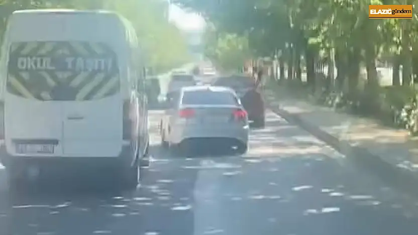 Elazığ'da makas atan sürücü kamerada