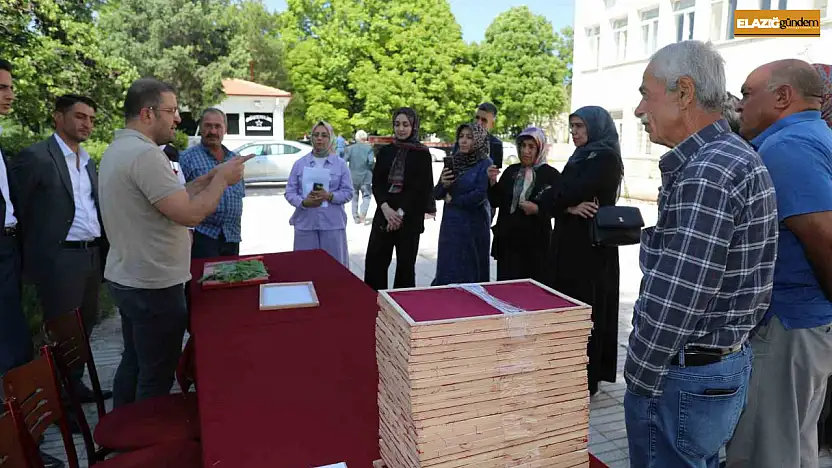 Elazığ'da üreticilere ipek böceği larvası dağıtıldı