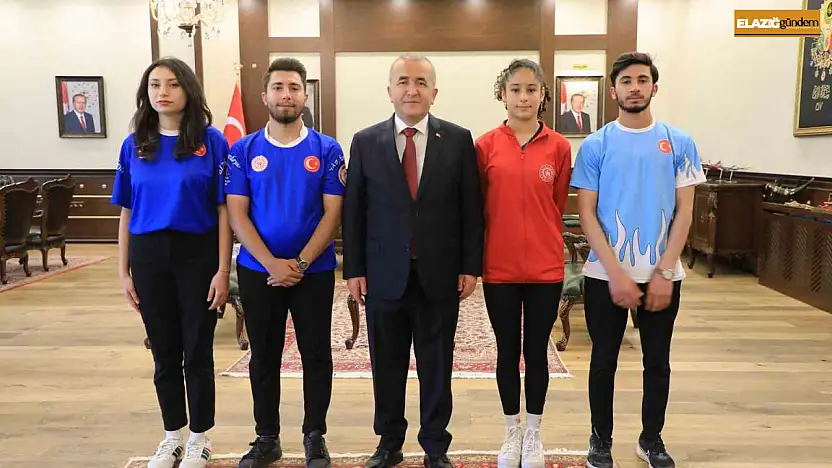 Vali Hatipoğlu, gençlerle bir araya geldi