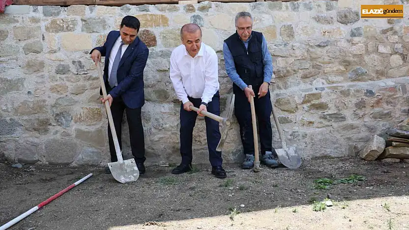 Vali Hatipoğlu ilk kazmayı vurdu, 5 bin yıllık kalede kazı başladı